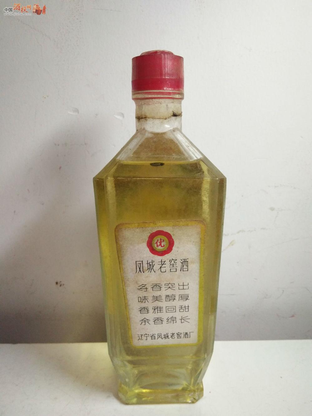 [已售]凤城老窖酒八十年代高度背标酱字特殊 -