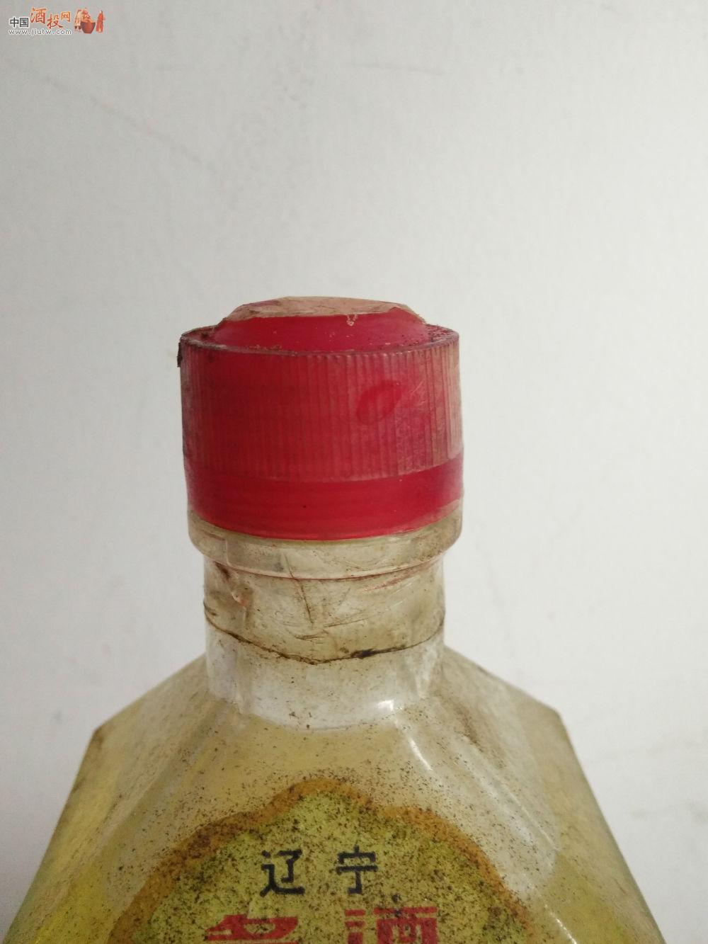[已售]凤城老窖酒八十年代高度背标酱字特殊 -